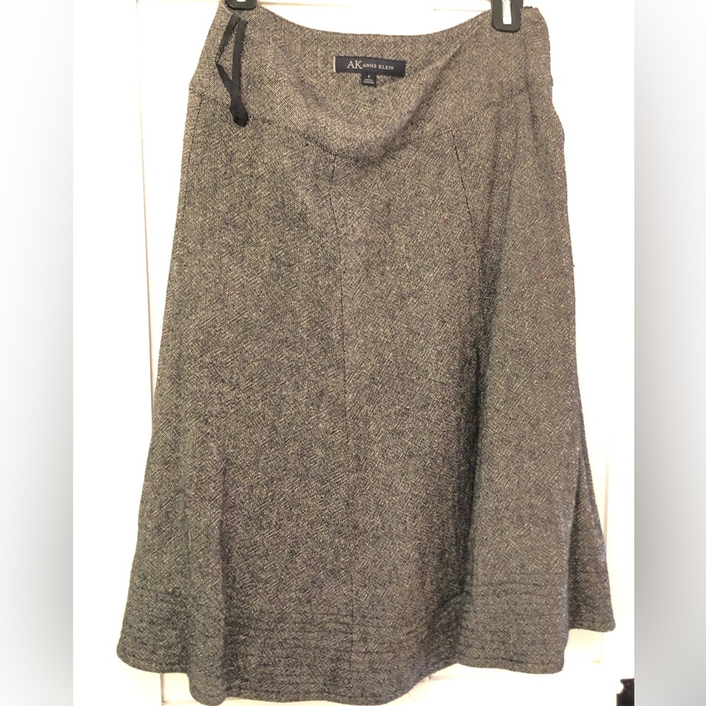 Beautiful Anne Klein Skirt size 4, great shape!